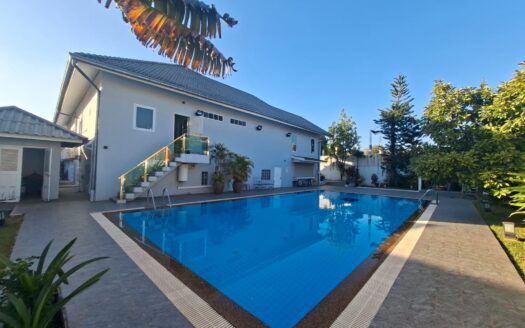 House for sale with swimming pool